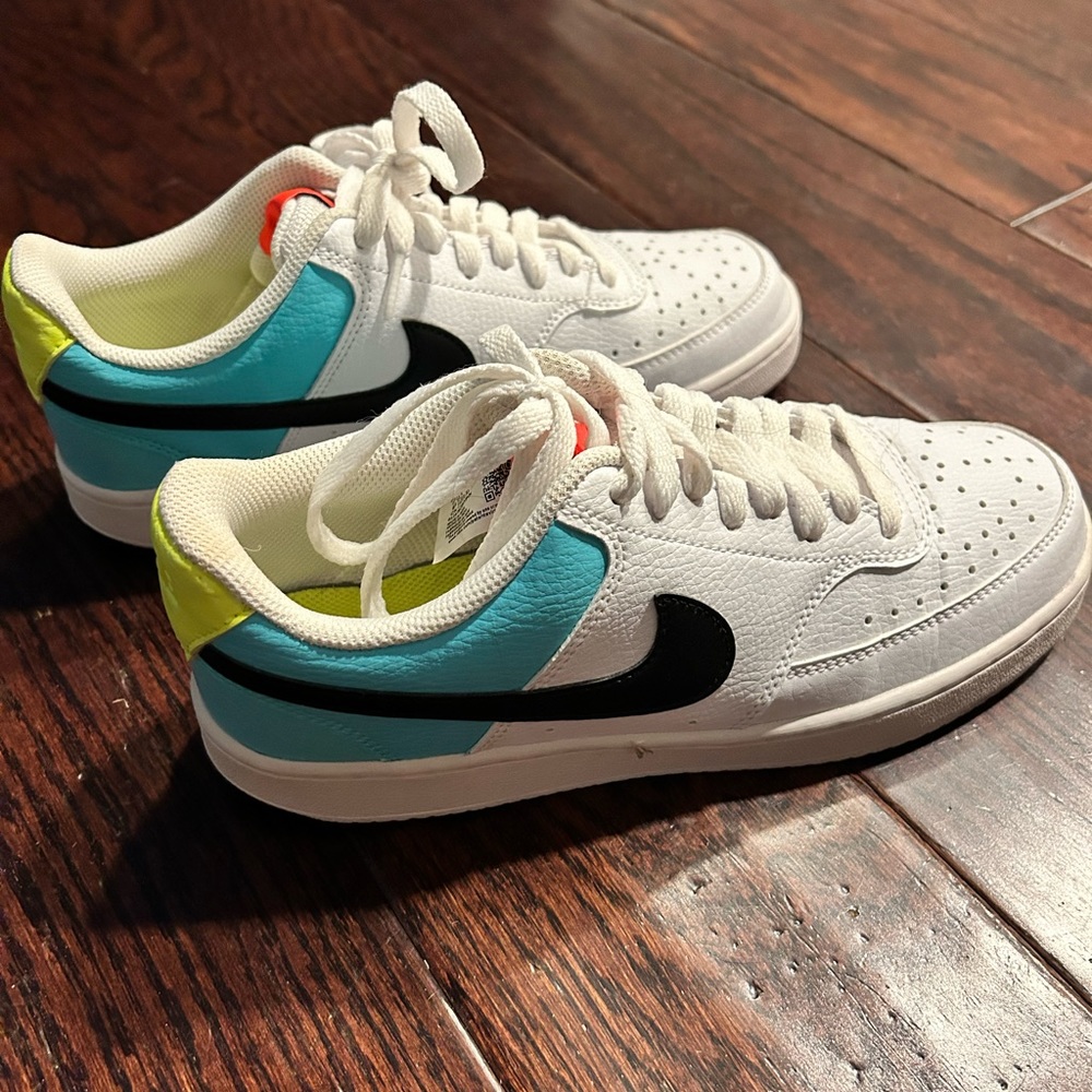 Nike Court Vision size 8